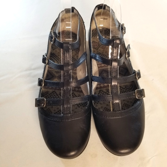 BareTraps Shoes - Bare Traps Walter Woman Shoe Sz 9M Black Strappy Buckles Mary Jane Flats Sandal